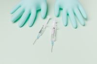 Kaboompics - Nitrile gloves & syringe - medical