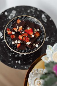Kaboompics - Milk Chocolate with strawberries