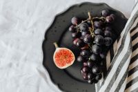 Kaboompics - Fig and grape
