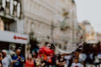 Kaboompics - A show of soap bubbles on Piotrkowska Street in Łódź, Poland