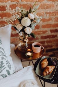 Kaboompics - Croissants and figs on a green plate, a cup of coffee and a candle