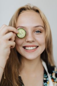 Kaboompics - Smiling teen girl