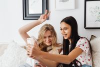 Kaboompics - Teenagers - young girls take a selfie photo