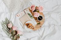 Kaboompics - Pink rosses - croissant - coffee - white bedding
