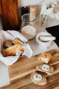 Kaboompics - Baguette with goat cheese and mint