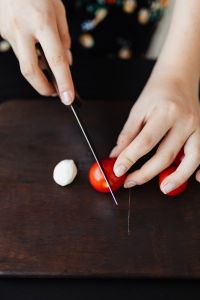 Kaboompics - Teen Girl slices a tomato