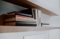 Kaboompics - Architecture books on the shelf