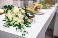 Kaboompics - Beautiful bouquet of white flowers on a table