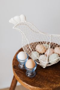 Kaboompics - Hen - shaped egg basket & glass egg holders