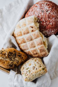 Kaboompics - Beetroot & Slovenian bread with buns