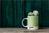 Kaboompics - Green Macaroons in Pantone mug