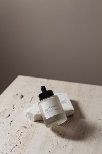 Kaboompics - A bottle of beauty product for mockup