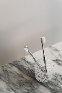 Kaboompics - Silver Toothbrush - Arabescato marble