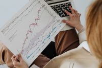 Kaboompics - Businesswoman studies charts - currency exchange rate - stock market - bitcoin exchange rate