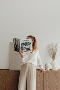 Kaboompics - Elegantly dressed female architect with a book