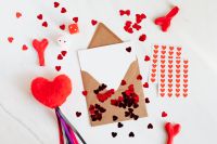 Kaboompics - Heart - Postcard - Playing Cards - Copy Space - Confetti