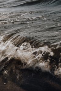 Kaboompics - Dramatic Background Images of Wavering Waters