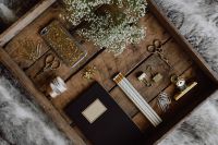 Kaboompics - Office accessories on an old wooden tray