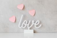 Kaboompics - Love neon - pink hearts