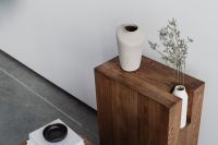 Kaboompics - Minimalistic furniture - solid wood - smoky oak - wooden pillar - vase - dried flowers