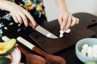 Kaboompics - Teen Girl cuts garlic