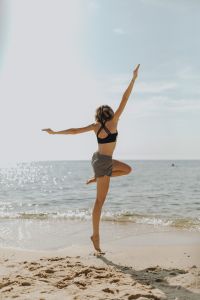 Kaboompics - Woman exercising on the beach