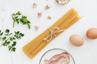 Pasta - garlic - eggs - parsley - bacon - carbonara