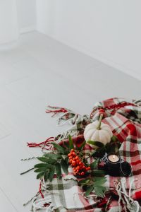 Kaboompics - Blanket - white pumpkins - candle - rowan