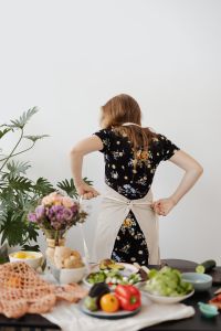 Kaboompics - Teen Girl wears an apron