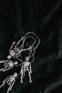 Kaboompics - Halloween - Human skeleton miniatures