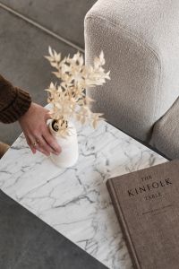 Marble table - books - light beige sofa - boucle - Padova - Kinfolk