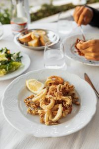 Kaboompics - Fritto Misto (Mixed Fried Seafood - prawns, calamari)