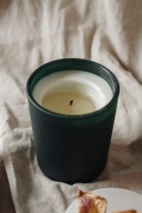 Kaboompics - Incorrectly burning candle - tunneling