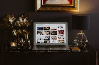 Kaboompics - Elegant home office with golden accessories