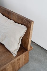 Kaboompics - Minimalist wooden armchair - solid wood - oak - smoky oak - linen cushionMinimalist wooden armchair - solid wood - oak - smoky oak - linen cushion