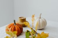 Pumpkins - candle - oak leaves