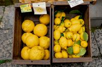 Kaboompics - Lemons in wooden boxes