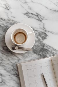 Coffee in a cup - Calendar - Arabescato marble - Metal spoon