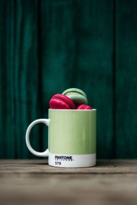 Kaboompics - Green and Pink Macaroons in Pantone mug