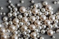 Kaboompics - Background with pearls - wallpaper - flatlay - flat lay