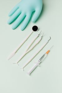 Kaboompics - Disposable dental tools - a mirror probe, tweezers, syringe