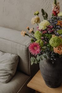 Contemporary Home Design: Trendy Floral Accents and Modern Decor Ideas