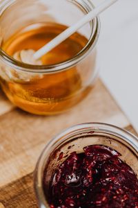 Kaboompics - Raspberry jam & honey