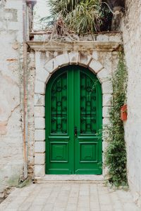 Kaboompics - Green door of an old building in Rovinj, Croatia