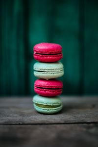 Kaboompics - Pink & Green Macaroons