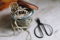 Kaboompics - A jar of thread
