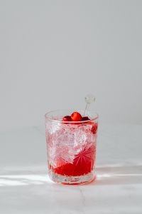 Kaboompics - Raspberry Lemonade with Rosemary