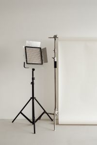 Kaboompics - Photo studio interior - C-stand lighting tripod - photo backdrop - LED lamp