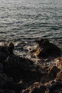 Kaboompics - Sea waves crashing on a rocky seashore - summer backgrounds and wallpapers