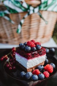 Kaboompics - Cheesecake with blueberries and raspberries